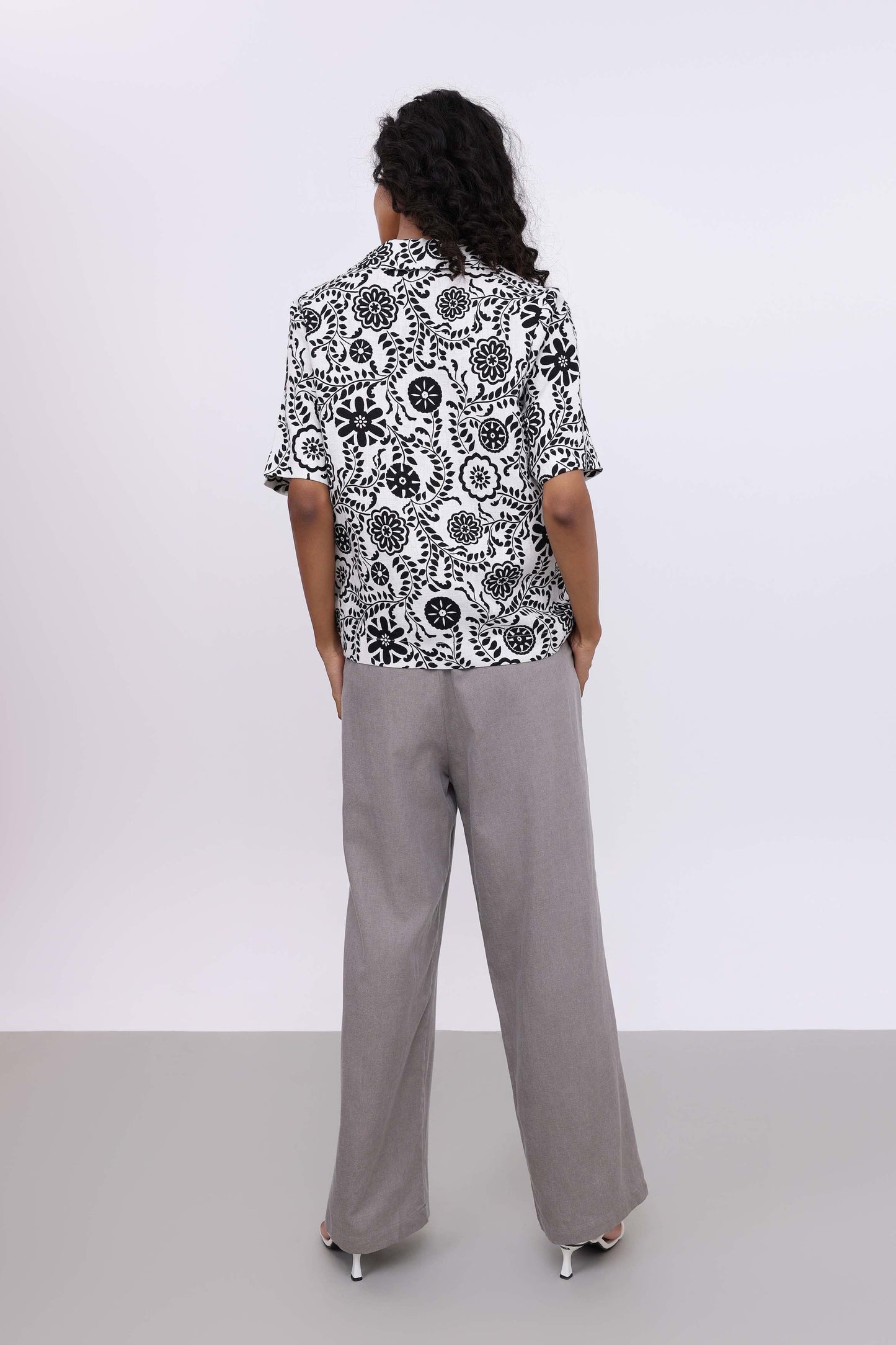 ANNIE BLACK FLORAL LINEN BUTTON UP SHIRT