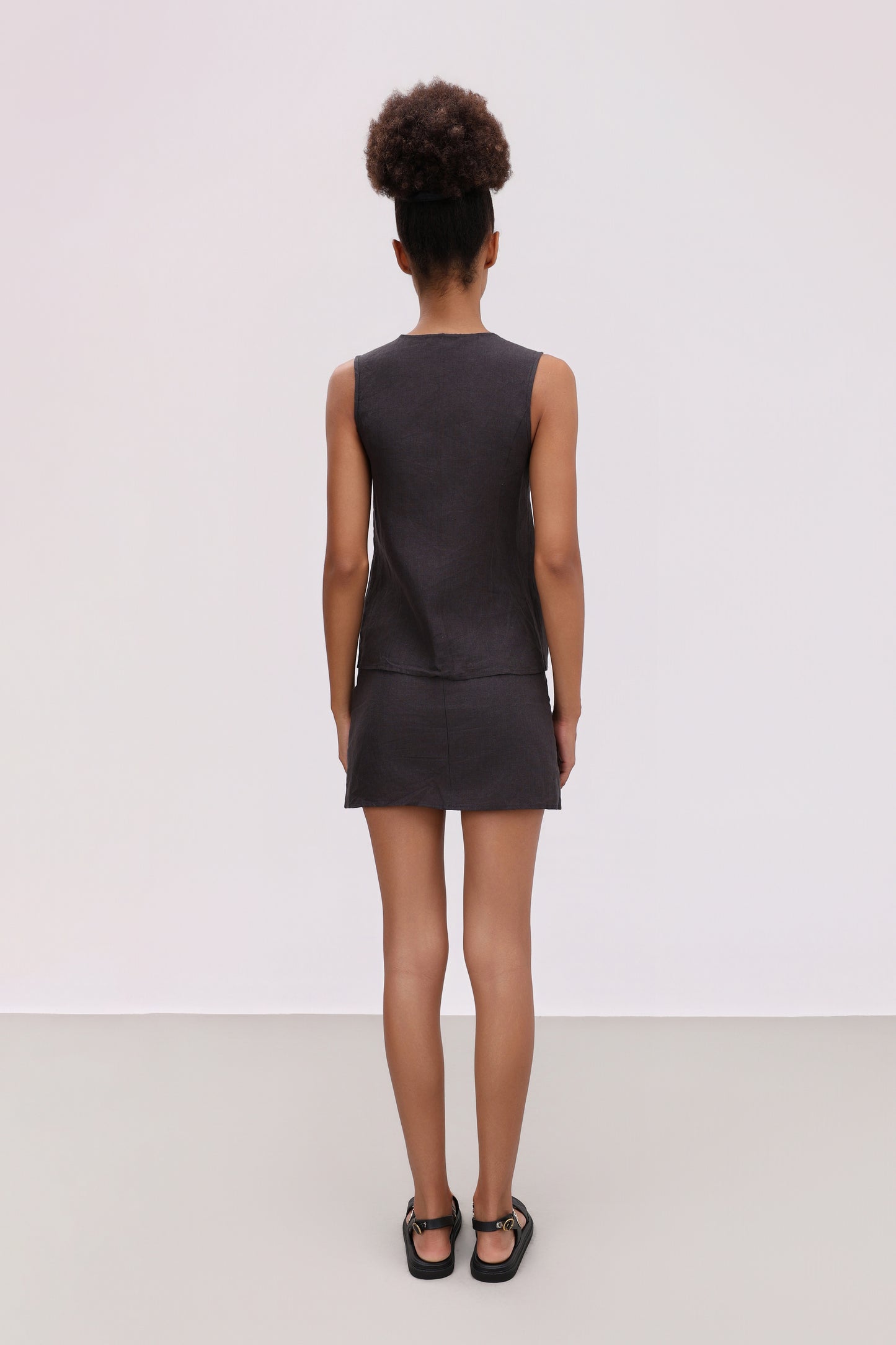 MIRA BLACK LINEN MINI SKORT