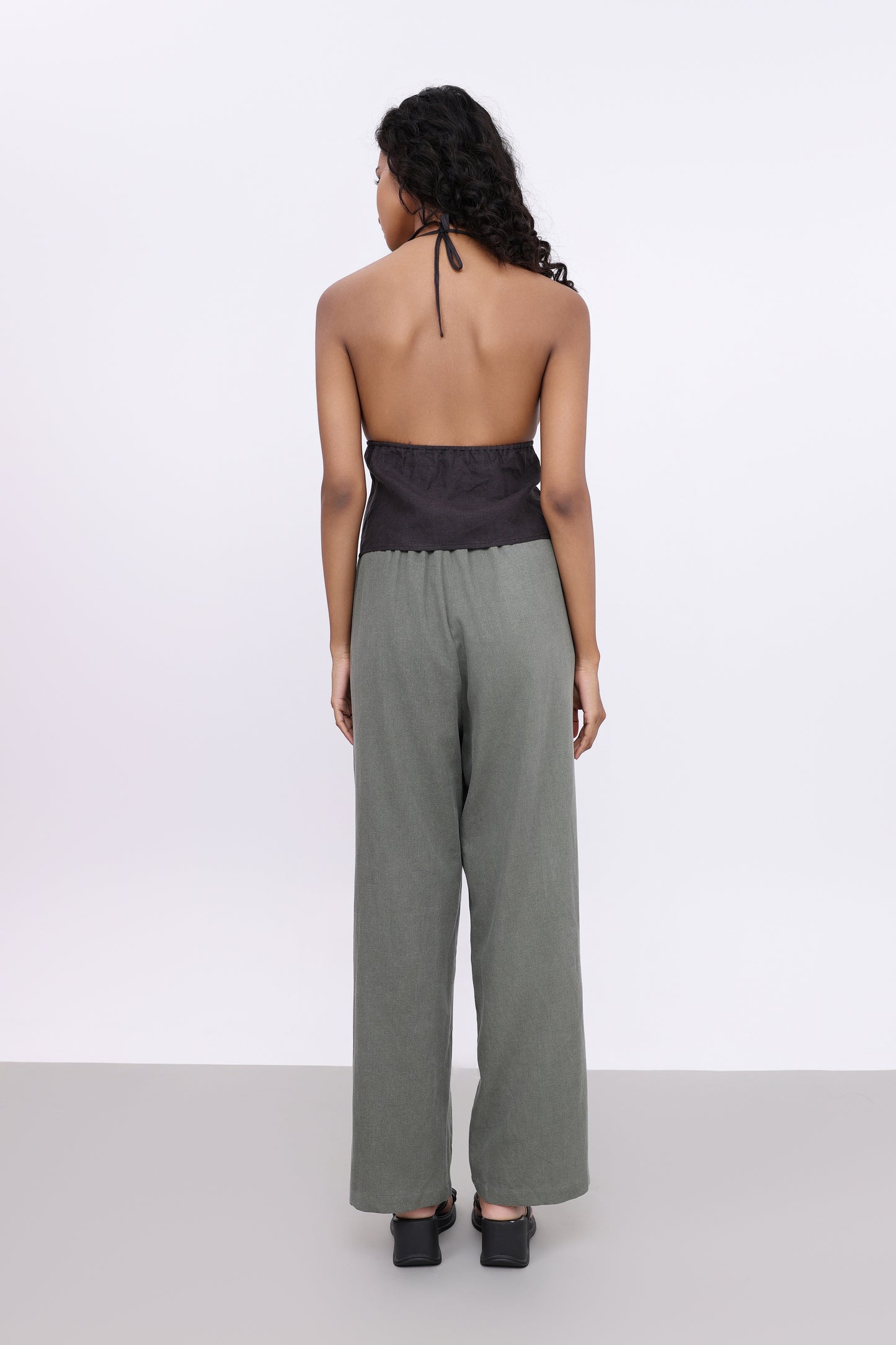 MAYA BLACK TIE FRONT LINEN HALTER TOP