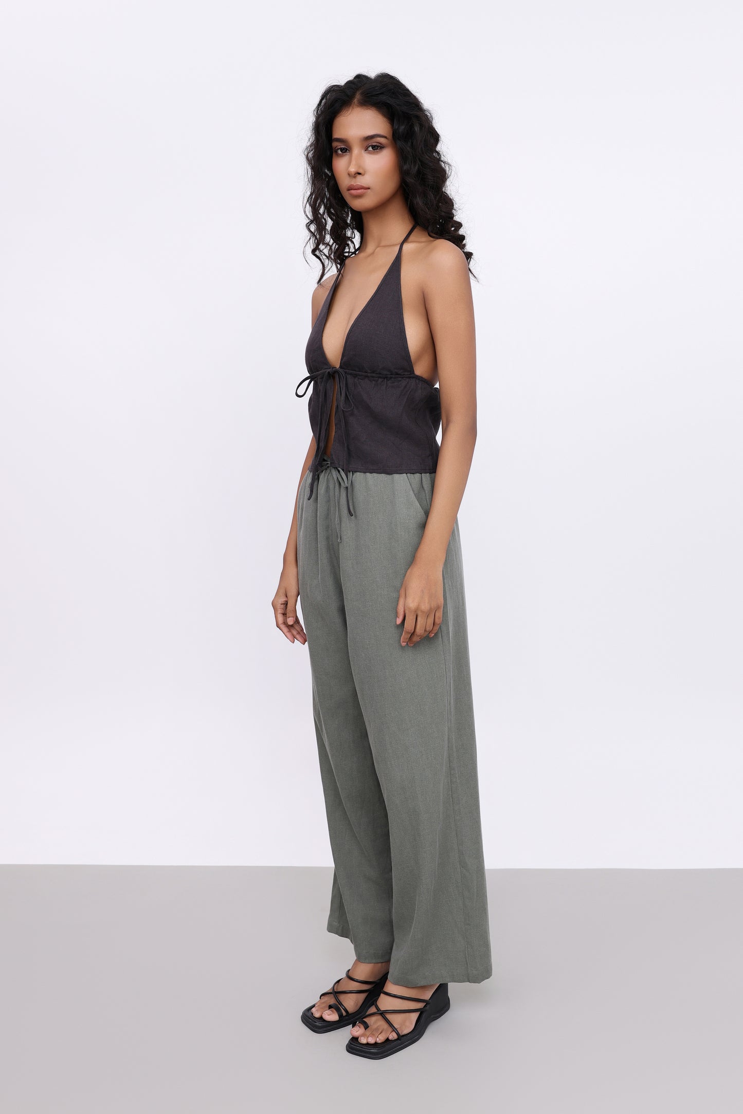 MAYA BLACK TIE FRONT LINEN HALTER TOP